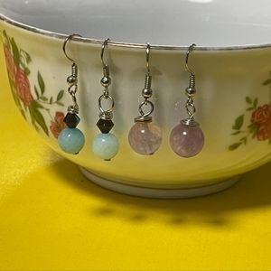 I'm selling NEW earrings.